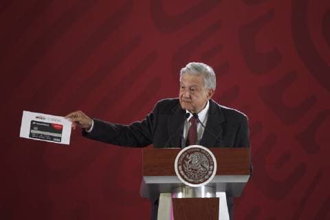 Mexican President Andres Manuel Lopez Obrador speaks during a press conference in Mexico City, Mexico, 04 January 2019. The Bank of Mexico promoted a constitutional controversy before the Supreme Court of Justice of the Nation (SCJN) against the Federal Law of Remuneration of Public Servants, which states that no official can earn more than the president. Bank of Mexico takes to Supreme Court a law that regulates salaries of civil servants !ACHTUNG: NUR REDAKTIONELLE NUTZUNG!  Copyright: xSashenkaxGutierrezx AME3663 20190104-636822213339530689