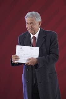 Mexican President Andres Manuel Lopez Obrador speaks during a press conference in Mexico City, Mexico, 04 January 2018. Lopez Obrador made public his estate and declared that he has no assets, although his wife Beatriz Gutierrez does have several properties and vehicles. President of Mexico accredits not having assets in his patrimonial declaration !ACHTUNG: NUR REDAKTIONELLE NUTZUNG!  Copyright: xSashenkaxGutierrezx AME3699 20190104-636822215176715941