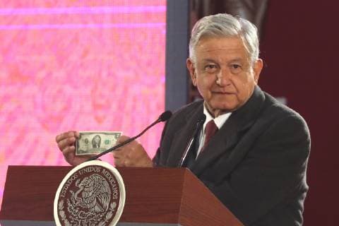 January 4, 2019 - EUM20190104NAC02.JPG .CIUDAD DE MEXICO. PresidencyPresidencia-AMLO.- 4 de enero de 2019. Durante conferencia en Palacio Nacional, el presidente Andres Manuel Lopez Obrador presenta su declaracion de bienes y senala que solo cuenta con una quinta en Palenque, Chiapas. En la imagen muestra su dolar de la suerte, que carga en su billetera. Foto: Agencia EL UNIVERSALBerenice FregosoEELG  - ZUMAu78_ 20190104_zaf_u78_010 Copyright: xElxUniversalx