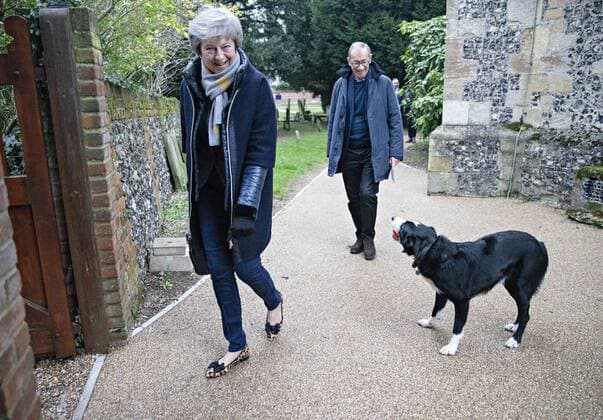 Entertainment Themen der Woche KW01 Entertainment Bilder des Tages . 06 01 2019. Maidenhead, United Kingdom. Theresa May Attends Church. Prime Minster Theresa May attends Morning Prayers with her husband Philip and strokes Blitz the border collie after the service.  xi-Imagesx IIM-19078-0005
