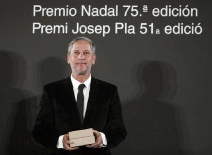 Argentine writer Guillermo Martinez poses with his Nadal Award for his novel Los crimenes de Alicia ( The Crimes of Alicia ) during the 75th Nadal Award handover ceremony held in Barcelona, northeastern Spain, 06 January 2019 (issued on 07 January). The Nadal Award given by the publishing house Ediciones Destino is endowed with 18,000 euros Argentine writer Guillermo Martinez wins the Nadal Award !ACHTUNG: NUR REDAKTIONELLE NUTZUNG!  Copyright: xAndreuxDalmaux GRAF5613 20190107-636824540569636243