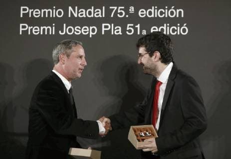 Argentine writer Guillermo Martinez (L) poses with his Nadal Award for his novel Los crimenes de Alicia ( The Crimes of Alicia ) next to Josep Pla Award-winner for his novel La Vigilia ( The Vigil ) Spanish writer Marc Artigau during the 75th Nadal Award and 51st Josep Pla Prize handover ceremony held in Barcelona, northeastern Spain, 06 January 2019 (issued on 07 January). The Nadal literary prize and the Josep Pla Award for Catalan literature are given at the same ceremony by the Spanish publishing house Destino. Argentine writer Guillermo Martinez wins the Nadal Award !ACHTUNG: NUR REDAKTIONELLE NUTZUNG!  Copyright: xAndreuxDalmaux GRAF5612 20190107-636824541183053812