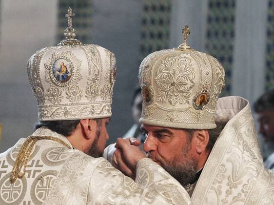 News Themen der Woche KW02 News Bilder des Tages January 7, 2019 - Kiev, Ukraine - Metropolitan SIMEON, ex-priest of Ukrainian Orthodox Church of Moscow Moscow Patriarchate, (R) kisses a hand of the Head of Ukrainian Orthodox Church Metropolitan EPIFANIY (L) during the Orthodox Christmas religious service in the St. Sophia Cathedral in Kiev, Ukraine, on 7 January 2019. Ecumenical Patriarch Bartholomew signed and handed Tomos, a decree granting of autocephaly for Ukrainian Orthodox Church and independence it from the Russian Orthodox Church, to newly elected Head of the Ukrainian Orthodox Church Metropolitan Epifaniy, during the visit of top Ukrainian officials and priests in Istanbul, Turkey, January 5-6, 2019. Kiev Ukraine - ZUMAg194 20190107_zap_g194_026 Copyright: xSergxGlovnyx