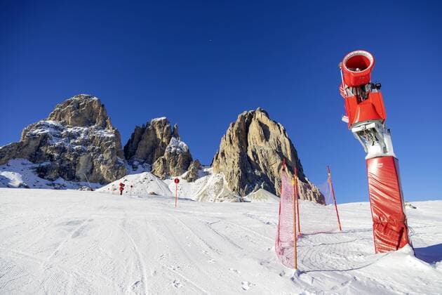 ITA Italy Selva di Val Gardena 27 12 2018 Ski area Val Gardena Val Gardena in the Dolomiti Superski network in South Tyrol Snow cannons are a guarantee for skiing fun even in winters with low snowfall