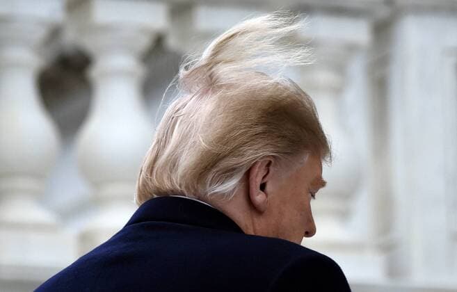 News Themen der Woche KW02 News Bilder des Tages U.S. President Donald Trump arrives at the U.S. Capitol on a windy day to attend the Senate Republican policy luncheon in Washington, DC on January 9, 2019.  WAX20190109112 OlivierxDouliery