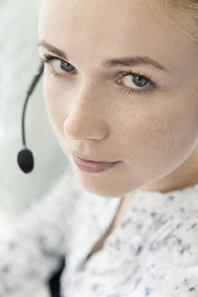 Call center saleswoman  Copyright: OdilonxDimier B24471828