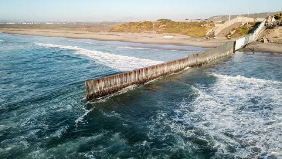 (190111) -- TIJUANA, Jan. 11, 2019 -- Aerial photo taken on Jan. 10, 2019 shows the U.S.-Mexico border barrier in Tijuana, Mexico. A large number of migrants from Central America have failed to detour around the border barrier to enter the United States. ) MEXICO-TIJUANA-MIGRATION-BORDER-U.S. XinxYuewei 