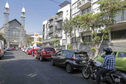 January 11, 2019 - EUM20190111NAC06.JPG .CIUDAD DE MEXICO. GasGasolina-Desabasto.- Aspectos de las largas filas en las gasolineras de la Ciudad de Mexico ante el desabasto de la gasolina debido a la estrategia contra el robo del hidrocarburo. Foto: Agencia EL UNIVERSALLuis CortesEELG  - ZUMAu78_ 20190111_zaf_u78_032 Copyright: xElxUniversalx
