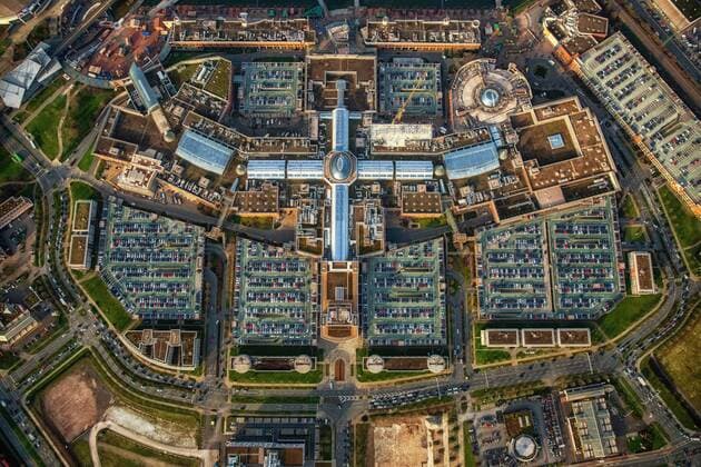 Shopping centre CentrO Oberhausen shopping mall largest shopping and leisure centre in Europe and at the same time Germanys largest shopping centre vertical view Oberhausen Ruhr area North Rhine-Westphalia Germany ACHTUNGxMINDESTHONORARx60xEURO
