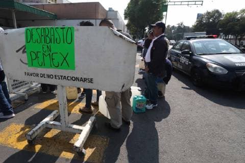January 11 2019 EUM20190111NAC11 JPG MEXICO CITY Gasoline Desabasto January 11, 2019 People expect to be served at the gas station located in Eje Central and Calzada de la Ronda in the CDMX before the desabasto hydrocarbon by the strategy against huachicol Photo Agency EL UNIVERSAL MAR  - ZUMAu78_ 20190111_zaf_u78_048 Copyright: xBerenicexFregosox