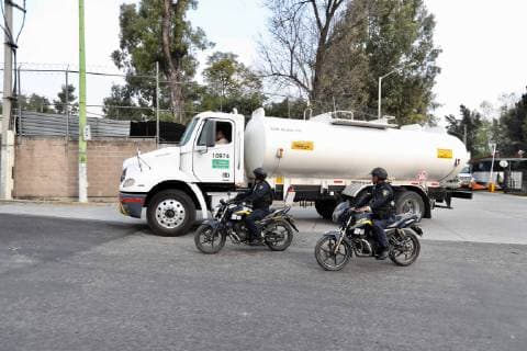 January 11 2019 EUM20190111NAC20 JPG MEXICO CITY Gasoline Desabasto January 11, 2019 Aspects of the security operation by elements of the SSPCDMX outside the former refinery March 18 where elements in motorbike patrols escort the trucks with fuels to the different gas stations of the city Photo Agency EL UNIVERSAL MAR  - ZUMAu78_ 20190111_zaf_u78_056 Copyright: xValentexRosasx
