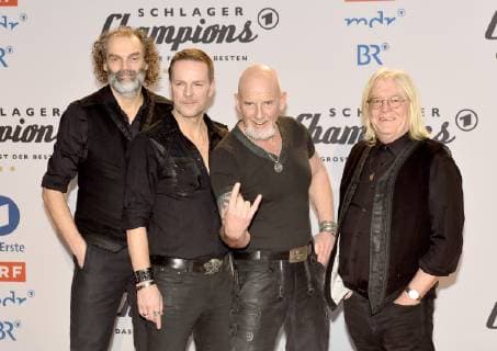 Entertainment Bilder des Tages 12.01.2019, xlakx, Musik Pop , Schlagerchampions - Das große Fest der Besten emspor, v.l.Santiano vor der Sendung Schlagerchampions - Das große Fest der Besten im Velodrom am 12.01.2019 in Berlin. Musik Pop , Schlagerchampions - Das große Fest der Besten *** 12 01 2019 xlakx Music Pop Schlagerchampions The great festival of the best emspor v l Santiano before the show Schlagerchampions The great festival of the best in the Velodrom on 12 01 2019 in Berlin Music Pop Schlagerchampions The great festival of the best