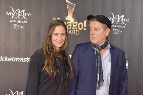 Presentation 20 years SMAGO AWARD Michael Hirte with street musician Simone Oberstein on the red carpet 20 years SMAGO AWARD in Berlin on 13 01 2019