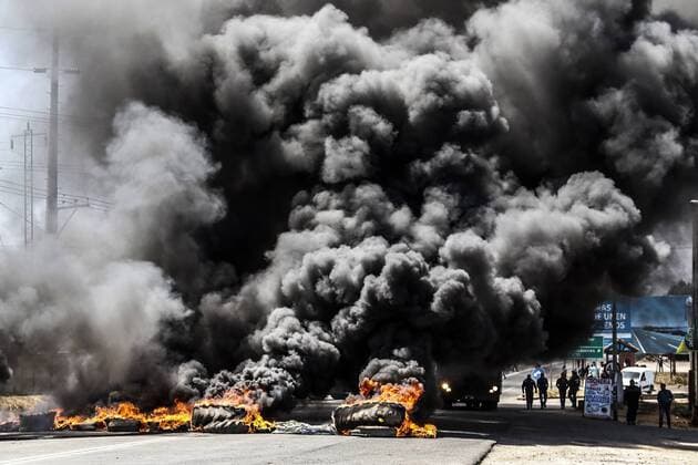 News Themen der Woche KW03 News Bilder des Tages Santiago, 14 de enero 2019 Corte en la Ruta LM- 30 por pescadores artesanales, Talca Constitucion a la altura cruce Vi–ales cercano a Constitucion uniendo las caletas de Iloca Pellines Loanco Javier Torres Aton Chile, Santiago Chile Aton_272911 *** Santiago January 14, 2019 Cut on Route LM 30 by artisanal fishermen Talca Constitucion at the crossroads Vi-ales near Constitucion joining the coves of Iloca Pellines Loanco Javier Torres Aton Chile Santiago Chile Aton 272911  Copyright: JOSExROBLES ATONxCHILE