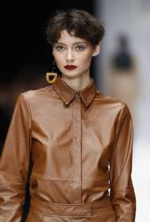Berlin, Germany - 16.01.2019: A model runs the catwalk during the Riani Show at Mercedes-Benz Fashion Week Berlin Autumn Winter 2019 on 16.01.2019 in E-Werk, Berlin, Germany. (Photo: 2-PIX Agency ) Riani: Runway Show - Mercedes-Benz Fashion Week Berlin Autumn Winter 2019 (Photo: 2-PIX Agency ) BinhxTruong  2-PIX Agency