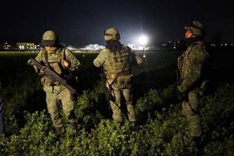 (190119) -- TLAHUELILPAN, Jan. 19, 2019 -- Members of the Mexican Army work at the site of a pipeline explosion in the municipality of Tlahuelilpan, Hidalgo state, Mexico, Jan. 19, 2019. At least 21 people were killed and 71 others injured in a pipeline explosion in the central Mexican state of Hidalgo on Friday, local authorities said. David de la Paz) (SPOT NEWS)MEXICO-HIDALGO-PIPELINE-EXPLOSION e DavidxdexlaxPaz 
