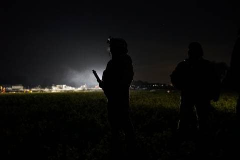 (190119) -- TLAHUELILPAN, Jan. 19, 2019 -- Members of the Mexican Army work at the site of a pipeline explosion in the municipality of Tlahuelilpan, Hidalgo state, Mexico, Jan. 19, 2019. At least 21 people were killed and 71 others injured in a pipeline explosion in the central Mexican state of Hidalgo on Friday, local authorities said. David de la Paz) (SPOT NEWS)MEXICO-HIDALGO-PIPELINE-EXPLOSION e DavidxdexlaxPaz 