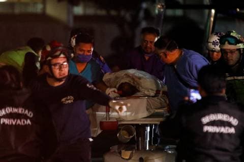 (190119) -- TLAHUELILPAN, Jan. 19, 2019 -- An injured person is carried to hospital after a pipeline explosion in the municipality of Tlahuelilpan, Hidalgo state, Mexico, Jan. 19, 2019. At least 21 people were killed and 71 others injured in a pipeline explosion in the central Mexican state of Hidalgo on Friday, local authorities said. Francisco Canedo) (SPOT NEWS)MEXICO-HIDALGO-PIPELINE-EXPLOSION e FranciscoxCa?edo 