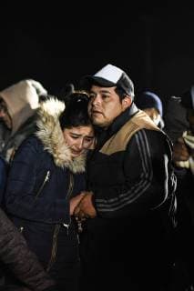 (190119) -- TLAHUELILPAN, Jan. 19, 2019 (Xinhua) -- Relatives cry as they find bodies of their beloved at the site of a pipeline explosion in the municipality of Tlahuelilpan, Hidalgo state, Mexico, Jan. 19, 2019. At least 21 people were killed and 71 others injured in a pipeline explosion in the central Mexican state of Hidalgo on Friday, local authorities said. (Xinhua Xin Yuewei) MEXICO-HIDALGO-PIPELINE-EXPLOSION 