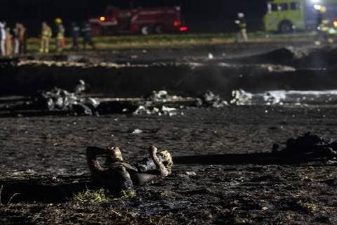 January 19, 2019 - Tlahuelipan, Hidalgo, MEXICO - A massive explosion in Tlahuelilpan, Hidalgo state, Mexico, Friday, January 18, 2019 engulfed people stealing fuel spilling from a pipeline ruptured by thieves in central Mexico killed several people and an unknown number were injured. Pemex workers work around the area of the explosion where a body remain is seen. Tlahuelipan MEXICO - ZUMAp124 20190119_zaa_p124_001 Copyright: xAntonioxNavax