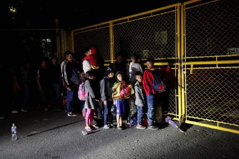 Central Americans who joined the migrant caravan to the United States wait at the border between Guatemala and Mexico, in Tecun Uman, Guatemala, 19 January 2019. Hundreds of Central Americans started a route in the Mexican southeast. Migrant caravan starts route in Mexican southeast !ACHTUNG: NUR REDAKTIONELLE NUTZUNG!  Copyright: xEstebanxBibax AME9639 20190119-636835253439605186