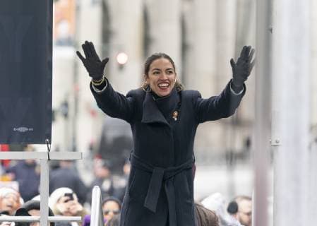 Berühmte Feministinnen, Alexandria Ocasio-Cortez USA: Women s Unity rally US Congresswoman Alexandria Ocasio-Cortez attends Women s Unity Rally at Foley Square as hundreds of people attend New York New York United States Foley Square  LevxRadin