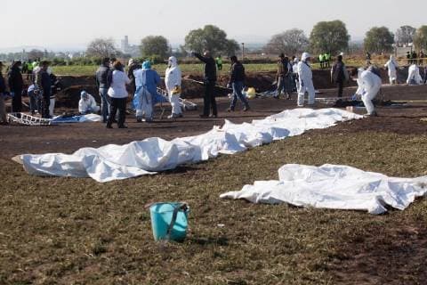Forensic experts register the area after the explosion of a clandestine outlet in a Pemex pipeline, in Tlahuililpan, Hidalgo, Mexico, 19 January 2019. The explosion of a clandestine outlet in a Pemex pipeline killed 67 and wounded 75 in one of the worst tragedies in decades. At least 67 dead and 75 wounded in pipeline explosion in Mexico !ACHTUNG: NUR REDAKTIONELLE NUTZUNG!  Copyright: xJorgexDanxLopezx AME9821 20190120-636835417333678598