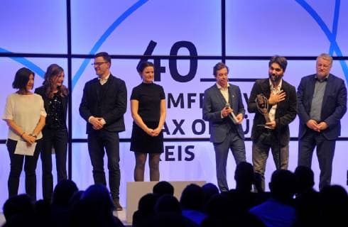 The 40 Max Ophüls Filmfestival ends on Saturday 19 01 2019 with the grand award ceremony at the Saarbrücken E Werk Im Bild Francesco Rizzi receives the film prize of the Saarland Prime Minister for best direction and the Fritz Raff screenplay prize for his film Cronofobia. bub