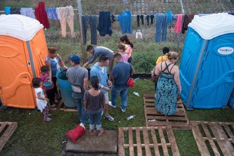 Migrants wait to use the bathroom at the frontier between Guatemala and Mexico in Tecun Uman, Guatemala, 20 January 2019. A total of 2,000 migrants have illegally entered Mexico to continue their journey through thesoutheastern part of the country on foot or by other vehicles, while almost 3,000 wait at the border for a humanitarian visa from the Government of Mexico. Migrant caravan in frontier with MExico !ACHTUNG: NUR REDAKTIONELLE NUTZUNG!  Copyright: xRodrigoxPardox AME000 20190120-636836067673950878