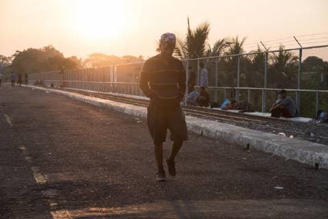 News Bilder des Tages A man rests at the frontier between Guatemala and Mexico in Tecun Uman, Guatemala, 20 January 2019. A total of 2,000 migrants have illegally entered Mexico to continue their journey through thesoutheastern part of the country on foot or by other vehicles, while almost 3,000 wait at the border for a humanitarian visa from the Government of Mexico. Migrant caravan in frontier with MExico !ACHTUNG: NUR REDAKTIONELLE NUTZUNG!  Copyright: xRodrigoxPardox AME003 20190120-636836067702544603