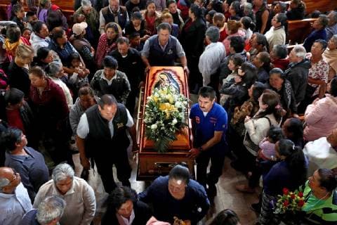 Mexiko, Beerdigung der Opfer nach Explosion einer Pipeline in Tlahuelipan January 20, 2019 - EUM20190120NAC18.JPG.TLAHUELILPAN, Hgo.- ExplosionExplosion-Hidalgo.- 20 de enero 2019.- Este domingo se llevo a cabo una misa de cuerpo presente en la parroquia de San Francisco de Asis, de este municipio, de tres hombres, quienes perdieron la vida en la explosion del ducto de Pemex en San Primitivo, el pasado viernes. Familiares y amigos acudieron a darle el ultimo adios. La homilia fue oficiada por el obispo Juan Pedro Menendez, posteriormente uno de los restos fueron sepultados en el panteon municipal. Foto: Agencia EL UNIVERSALValente RosasRCC.  - ZUMAu78_ 20190120_zaf_u78_051 Copyright: xElxUniversalx