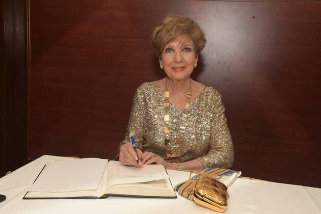 Nuremberg GER 54 Special Order Against the Neidhammel Award TV lady Carolin Reiber at the entry in the Golden Book Copyright: xEIBNER RZYx EP_RZY
