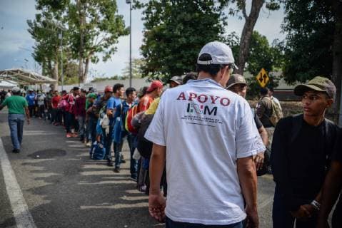 Honduran migrants who have decided to accept the humanitarian card, wait on the bridge that crosses the river Suchiate to enter Mexican territory through the city of Hidalgo, on 21 January 2019, where they will be allowed to look for work or go to the border with the United States to try to cross. Around 400 Hondurans started another caravan today with the idea of crossing Guatemala and arriving in the United States, a week after another group of more than 2,000 nationals left the country and many of them are waiting to enter Mexico. Honduran migrant continue the registration to cross legally to Mexico !ACHTUNG: NUR REDAKTIONELLE NUTZUNG!  Copyright: xLuisxVillalobosx AME489 20190121-636836878836041037