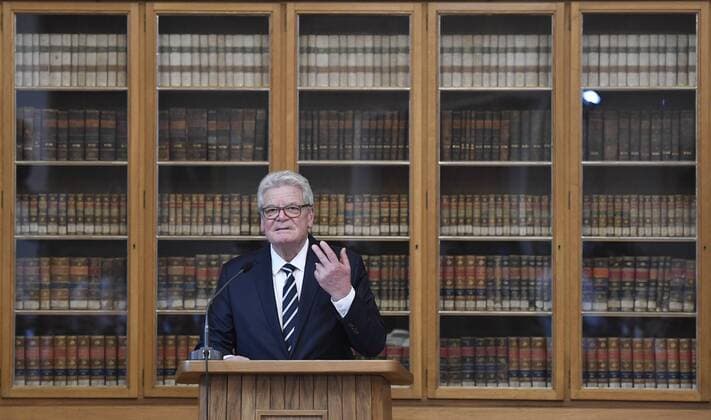 News Bilder des Tages German ex-president Joachim Gauck received Charles IV Prize in Prague for contribution to Czech-German relations and lifelong promotion of human rights in Prague, Czech Republic, January 21, 2019. (CTKxPhoto OndrejxDeml) CTKPhotoP201901210777001  dml 009