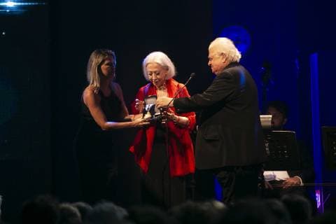 Premio Cesgranrio de Teatro Verleihung in Rio de Janeiro RIO DE JANEIRO, RJ - 21.01.2019: PRÊMIO CESGRANRIO DE TEATRO 2019 - Fernanda Montenegro is honored and receives the Medal of Honor from the President of the Foundation, Carlos Alberto Serpa, during the CESGRANRIO 2019 Theater Prize, held this Monday (21) at the Copacabana Palace in Rio de Janeiro, RJ. x1668383x  AndréxHorta