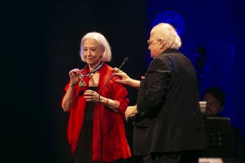 Premio Cesgranrio de Teatro Verleihung in Rio de Janeiro RIO DE JANEIRO, RJ - 21.01.2019: PRÊMIO CESGRANRIO DE TEATRO 2019 - Fernanda Montenegro is honored and receives the Medal of Honor from the President of the Foundation, Carlos Alberto Serpa, during the CESGRANRIO 2019 Theater Prize, held this Monday (21) at the Copacabana Palace in Rio de Janeiro, RJ. x1668386x  AndréxHorta