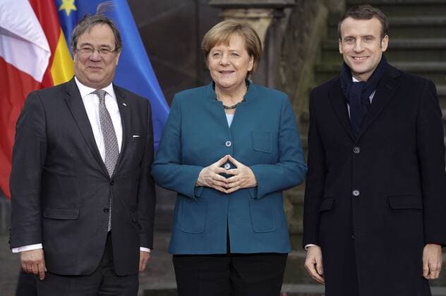 Armin Laschet Angela Merkel and Emmanuel Macron arriving at the Rathaus Aachen for the renewal of the German-French friendship contract 22 01 2019 Foto:xJ.xKrickx xFuturexImage