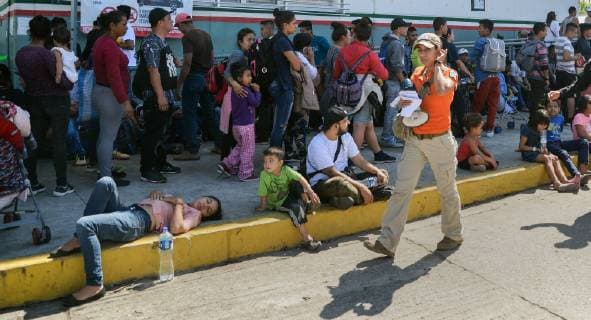 Hondurans wait for the final document that will allow them to look for jobs or go to the US border to request entry after doing the procedures to receive the visitor for humanitarian reasons status, in Ciudad Hidalgo, Mexico, 22 January 2019. Over 6,700 people remain at the border between Mexico and Guatemala. Over six thousand people request visitor for humanitarian reasons status in Mexico !ACHTUNG: NUR REDAKTIONELLE NUTZUNG!  Copyright: xLuisxVillalobosx AME943 20190122-636837883500825034