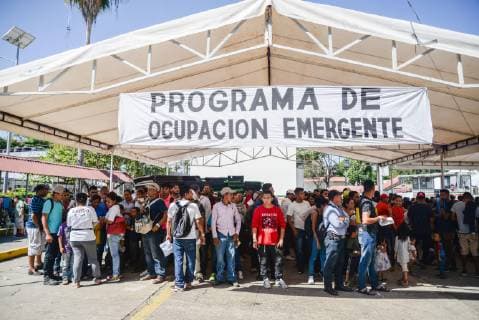Hondurans wait for the final document that will allow them to look for jobs or go to the US border to request entry after doing the procedures to receive the visitor for humanitarian reasons status, in Ciudad Hidalgo, Mexico, 22 January 2019. Over 6,700 people remain at the border between Mexico and Guatemala. Over six thousand people request visitor for humanitarian reasons status in Mexico !ACHTUNG: NUR REDAKTIONELLE NUTZUNG!  Copyright: xLuisxVillalobosx AME945 20190122-636837883508637575