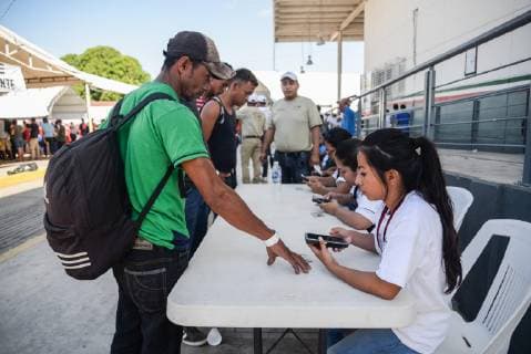 Hondurans wait for the final document that will allow them to look for jobs or go to the US border to request entry after doing the procedures to receive the visitor for humanitarian reasons status, in Ciudad Hidalgo, Mexico, 22 January 2019. Over 6,700 people remain at the border between Mexico and Guatemala. Over six thousand people request visitor for humanitarian reasons status in Mexico !ACHTUNG: NUR REDAKTIONELLE NUTZUNG!  Copyright: xLuisxVillalobosx AME948 20190122-636837889145852554