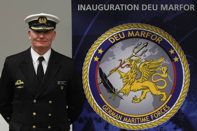 News Themen der Woche KW04 Vor-Ort-Pressetermin am Mittwoch (23.01.2019) bei Marinekommando in der Hansestadt Rostock zur Aufstellung des German Maritime Forces Staff (DEU MARFOR). Das derzeit im Bau befindliche Führungszentrum Marine umfasst mit DEU MARFOR erstmals einen nationalen Stab mit internationalem Anteil, der maritime Operationen an der Nordflanke der NATO planen und führen kann. Dieser nationale Einsatzstab kann zu einem deutlich größeren internationalen Führungsstab aufwachsen und wird dann zum Baltic Maritime Component Command (BMCC). Dies kann der NATO als maritimes Führungskommando für Operationen an der Nordflanke des Bündnisses, aber auch in anderen Regionen, zum Zwecke der Landes- und Bündnisverteidigung angeboten werden. Im Bild der Chef des Stabes DEU MARFOR, Kapitän zur See Guido Brach (49) *** On site Press event on Wednesday 23 01 2019 at Ma