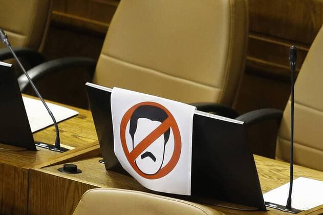 News Themen der Woche KW04 News Bilder des Tages Chile, Anti-Maduro-Protest im chilenischen Parlament Valparaiso, 23 de enero de 2019. Diputados de Chile Vamos exhiben carteles en rechazo al gobierno de Nicolas Maduro en Venezuela durante la sesion Especial de la Camara de Diputados hoy 23 de enero de 2019 en el Congreso nacional. 23 01 2019 Raul Zamora Aton Chile, Valparaiso Chile Aton_277110 *** Valparaiso January 23, 2019 Deputies of Chile Vamos exhibit posters in rejection of the government of Nicolas Maduro in Venezuela during the Special Session of the Chamber of Deputies today January 23, 2019 in the National Congress January 23, 2019 Raul Zamora Aton Chile Valparaiso Chile Aton 277110  Copyright: RAULxZAMORA ATONxCHILE