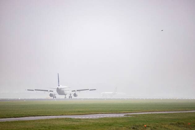 November 16, 2018 - SAS Scandinavian Airlines Airbus A320-200 with registration OY-KAP landing at Amsterdam Schiphol International Airport in The Netherlands in foggy weather. The aircraft name is Viglek Viking. SAS connects Amsterdam to Copenhagen, Oslo Gardermoen, Stockholm Arlanda  - ZUMAn230 20181116_zaa_n230_1224 Copyright: xNicolasxEconomoux