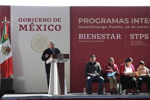 Mexiko, Pressekonferenz von Präsident Obrador January 24, 2019 - EUM20190124NAC04.JPG .HUACHINANGO, Pue. PresidencyPresidencia-AMLO.- 24 de enero de 2019. En su primera gira de trabajo por Puebla, el presidente Andres Manuel Lopez Obrador entrega apoyos de los Programas Integrales para el Desarrollo en municipios donde se presenta el robo de combustible. Foto: Agencia EL UNIVERSALJuan Carlos ReyesEELG  - ZUMAu78_ 20190124_zaf_u78_007 Copyright: xElxUniversalx