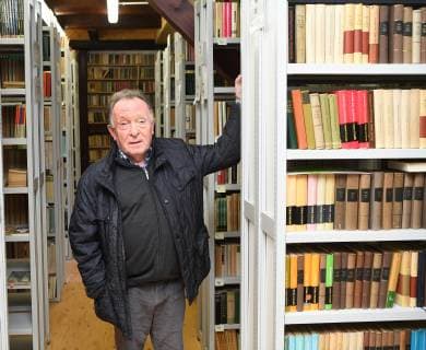 Peter Sodann ( ehemaliger Tatort Kommissar ) gruendet zusammen mit anderen in seiner Peter - Sodann - Bibliothek in Staucha ( wo Buecher aus der DDR gesammelt werden ) ein Beucherei Genossenschaft 17.11.2018 171118 dresden sachsen *** Peter Sodann former crime scene commissioner founds together with others in his Peter Sodann library in Staucha where books from the GDR are collected a Beucherei cooperative 17 11 2018 171118 dresden saxonia