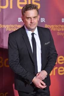Sebastian BEZZEL actor single frame cut single motif half figure half figure Bavarian Film Award 2018 Red Carpet Red carpet on 25 01 2019 at the Prinzregententheater in Munich