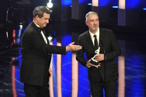 Markus Söder and Roland Emmerich at the award ceremony of the 40 Bavarian Film Prize 2018 in the Prinzregententheater Munich 25 01 2019 Foto:xF.xKernx xFuturexImage