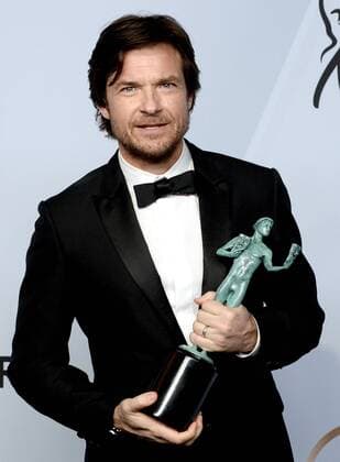 Entertainment Themen der Woche KW04 Entertainment Bilder des Tages Jason Bateman appears backstage with the award for Outstanding Performance by a Male Actor in a Drama Series for Ozark, during the the 25th annual SAG Awards held at the Shrine Auditorium in Los Angeles on January 27, 2019. The Screen Actors Guild Awards will be broadcast live on TNT and TBS.  LAP20190127381 JIMxRUYMEN