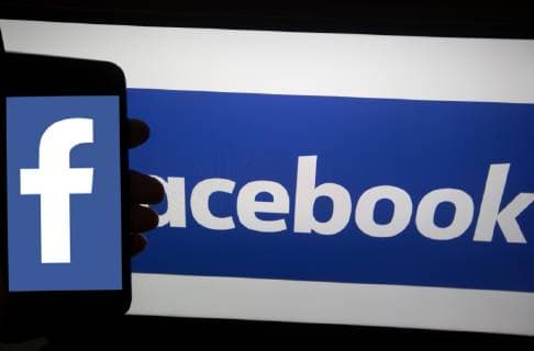 January 29, 2019 - California, United States - The logo of Facebook is seen on a smartphone in front of the logo of Facebook. Facebook is one of the biggest companies world wide. Mark Zuckerberg is its founder and CEO. United States  - ZUMAn230 20190129_zaa_n230_300 Copyright: xAlexanderxPohlx