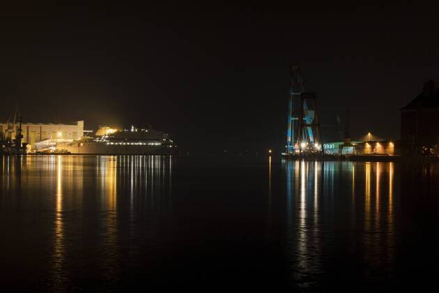 Havnen om natten Night shot of the FSG shipyard and the Harniskai in Flensburg MartinxZiemerx xnordpool